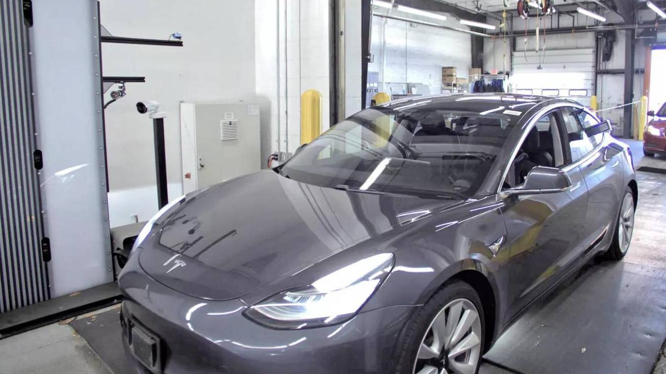 TESLA MODEL 3 2018 5YJ3E1EBXJF064077 image